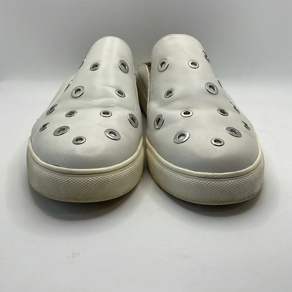 14th & Union Women’s white backless closed toe slides size 8.5m w/ silver rings - Picture 2 of 9